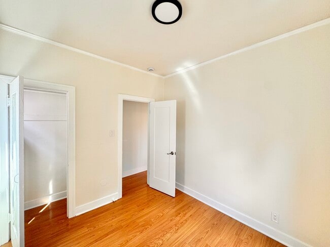 Building Photo - 1417 N Hobart Blvd