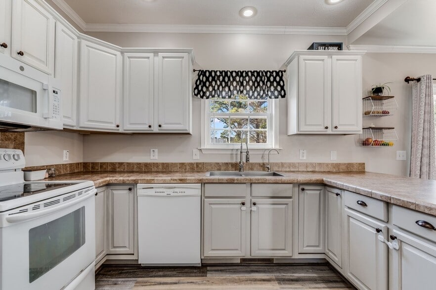 Building Photo - 113 Gladys Ln