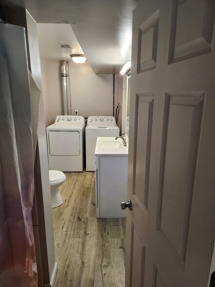 Downstairs Bathroom - 1345 Carriage Hill Dr SE