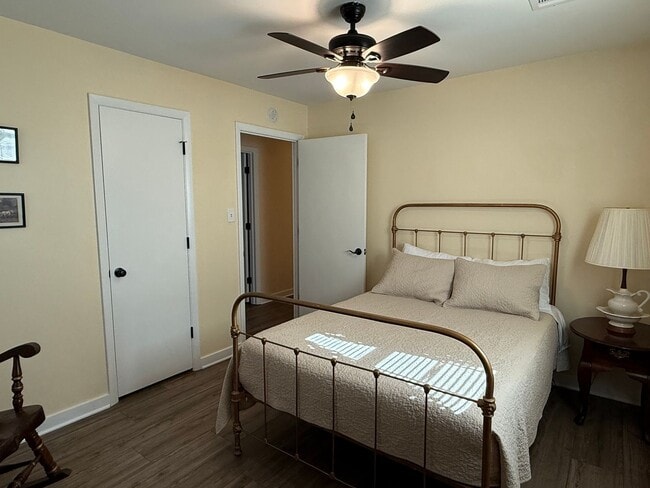 Building Photo - Intro to Homesteading! 3/1 furnished Property for rent