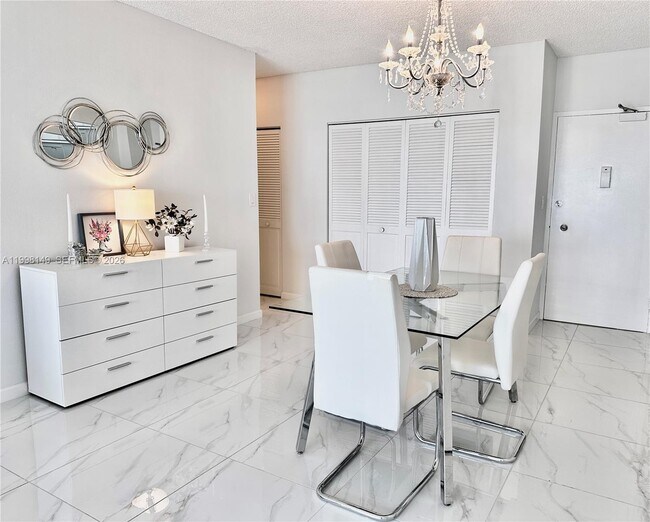 Building Photo - 500 Bayview Dr