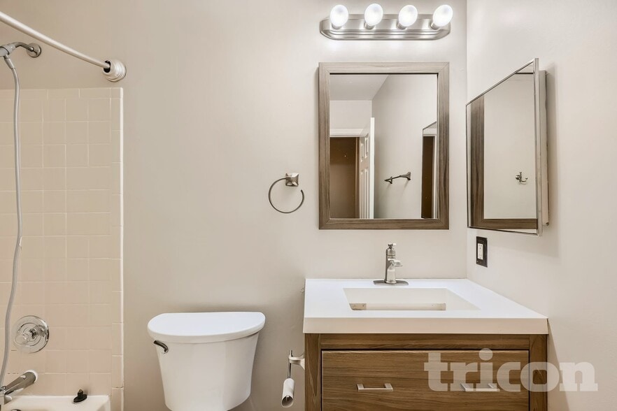 Building Photo - 3326 Midland Ct