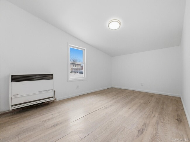 Building Photo - 19 E Castle Ave