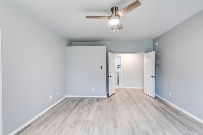 Building Photo - 113 W Deer Horn Pass