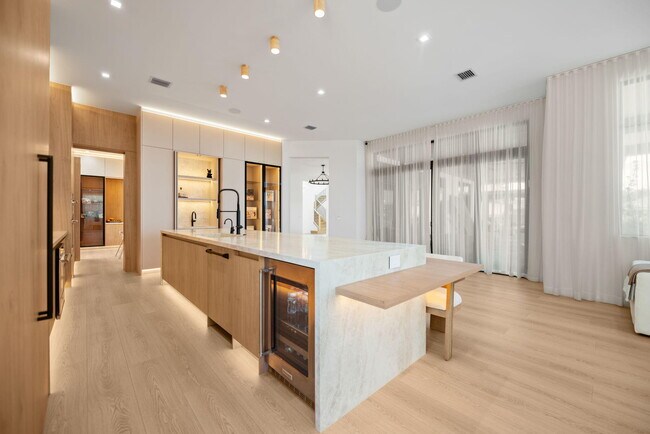 Building Photo - 5735 SW 104th Terrace