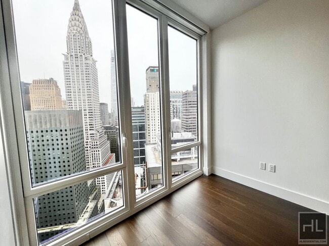 Building Photo - 222 E 44th St
