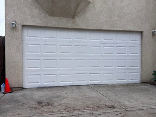 Building Photo - COASTAL Living | Blocks from the beach