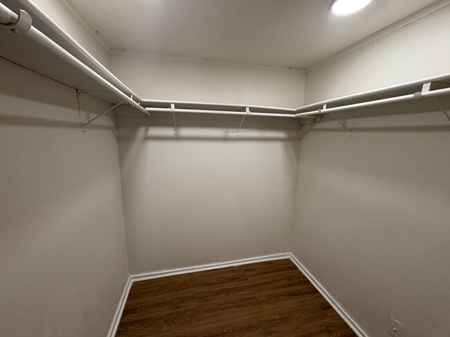 Building Photo - 5708 N Detroit Ave