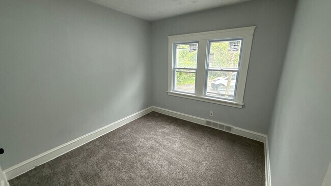 Building Photo - 386 East 152
