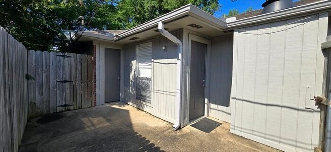 Building Photo - Beautiful 2-Bedroom Duplex in Longview! Co...