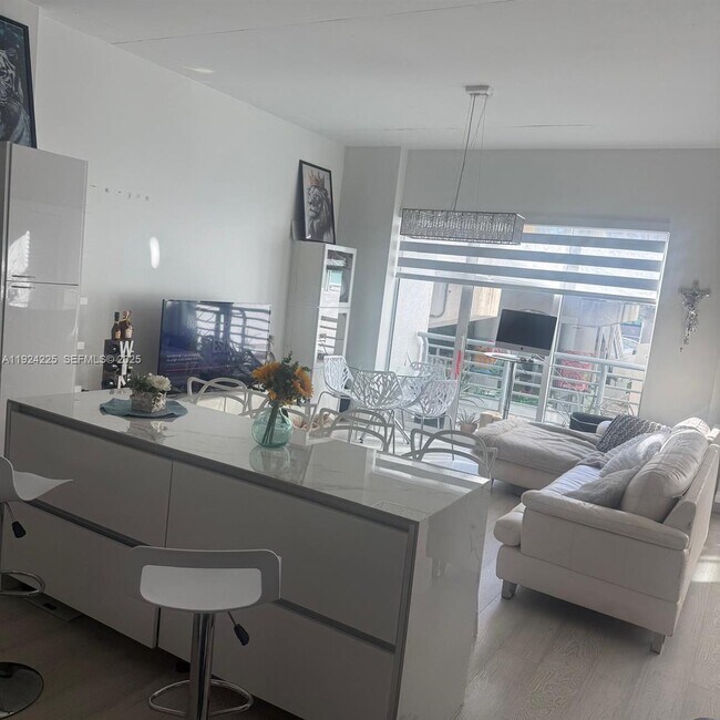 Building Photo - 133 NE 2nd Ave