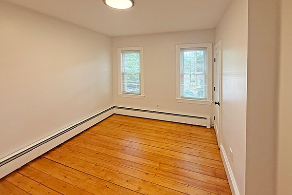 Building Photo - 254 River St