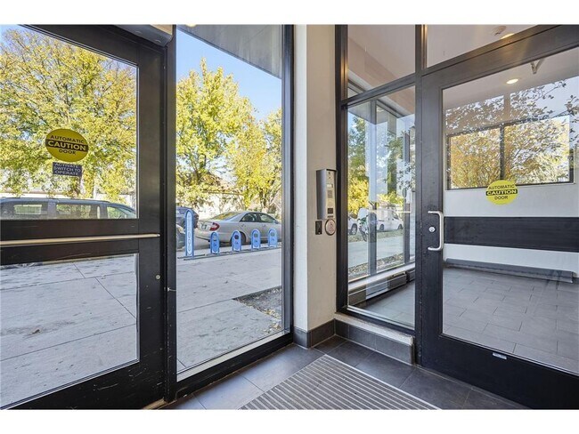 Building Photo - 2318 Jefferson St NE