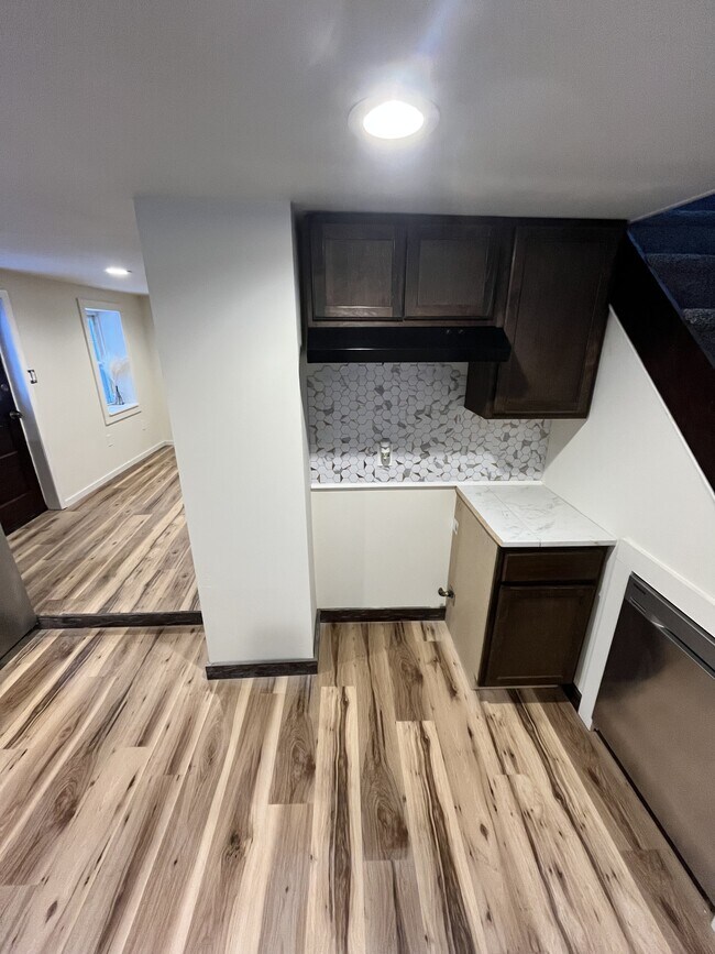 Building Photo - 190 Davenport St