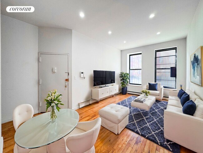Primary Photo - 372 Manhattan Ave