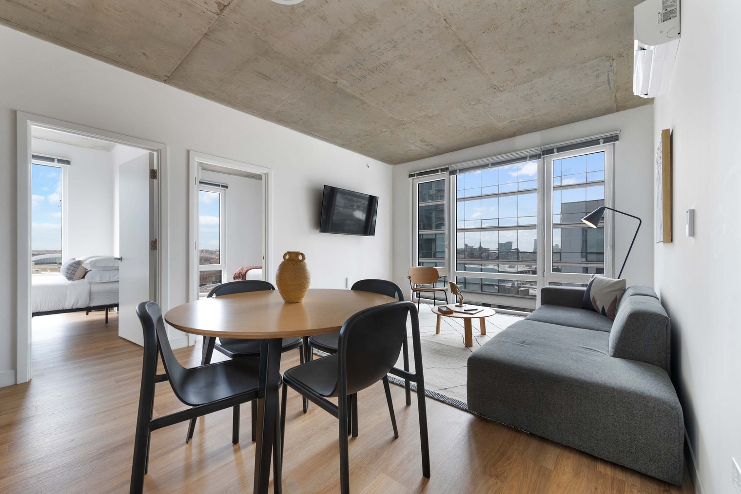 Building Photo - 853 W Blackhawk St