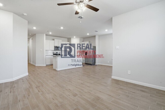 Building Photo - Functional Open-Concept Home in a Convenient Location