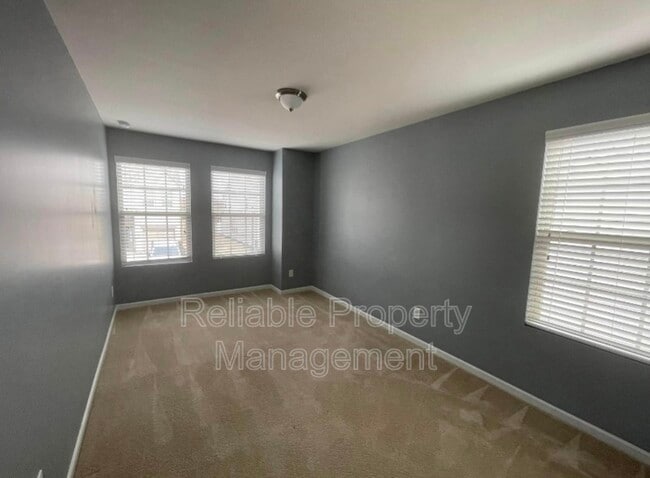 Building Photo - 1015 Grand Ridge Dr