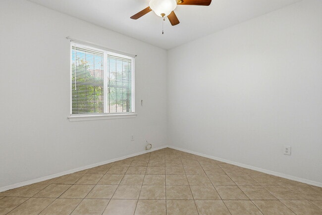 Building Photo - 10837 Gemstone St