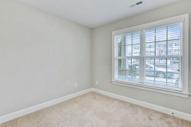 Building Photo - PRICE REDUCED - MOVE IN READY! – Gorgeous 4BR/4BA Townhome in Villages of Apex, 1 mile to DT Apex!