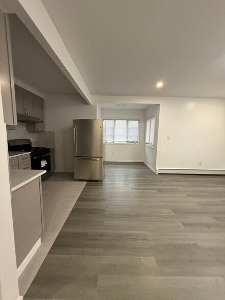 Building Photo - 55 Highlawn Ave