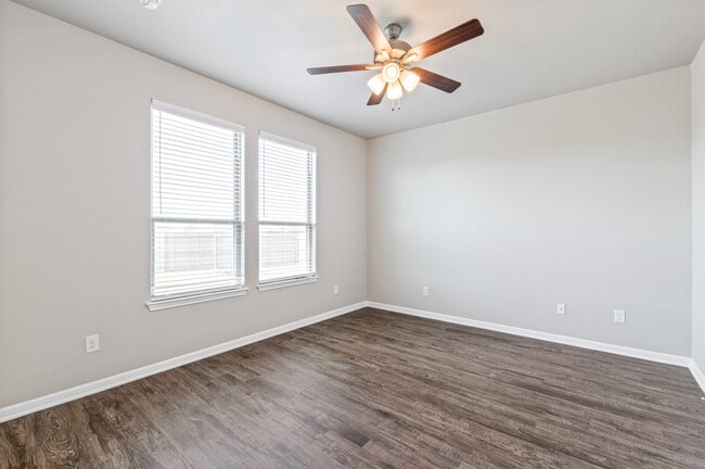 Building Photo - 1204 Grand Oak Trail
