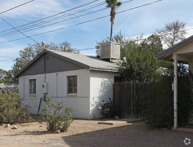 Building Photo - 2655 N Tucson Blvd