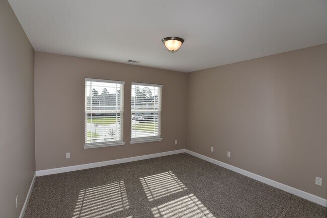 Building Photo - 179 Byron Dr