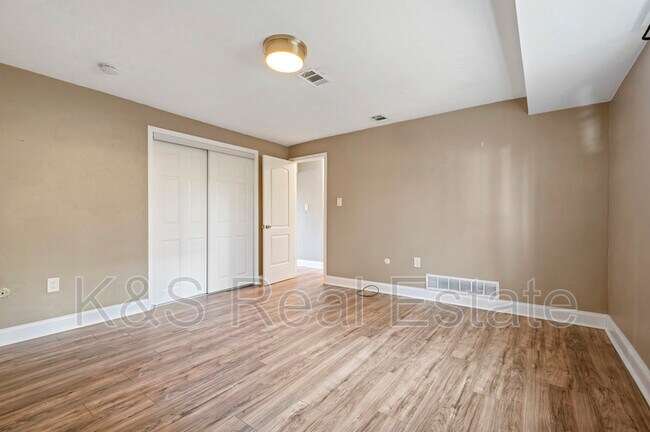 Building Photo - 29 Coulter St