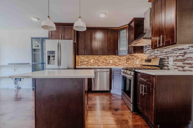 Building Photo - 74 Beacon Ave