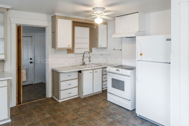 Building Photo - 3904 E 30th Ave