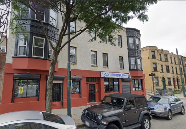 Building Photo - Renovated 2-Split in Mission Hill | Pet Friendly | Laundry in Building | 9/1