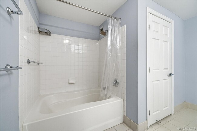 Building Photo - 300 Mamaroneck Ave