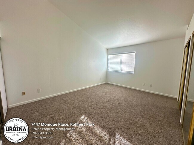 Building Photo - Beautiful 3-Bedroom Home with a Sparkling ...