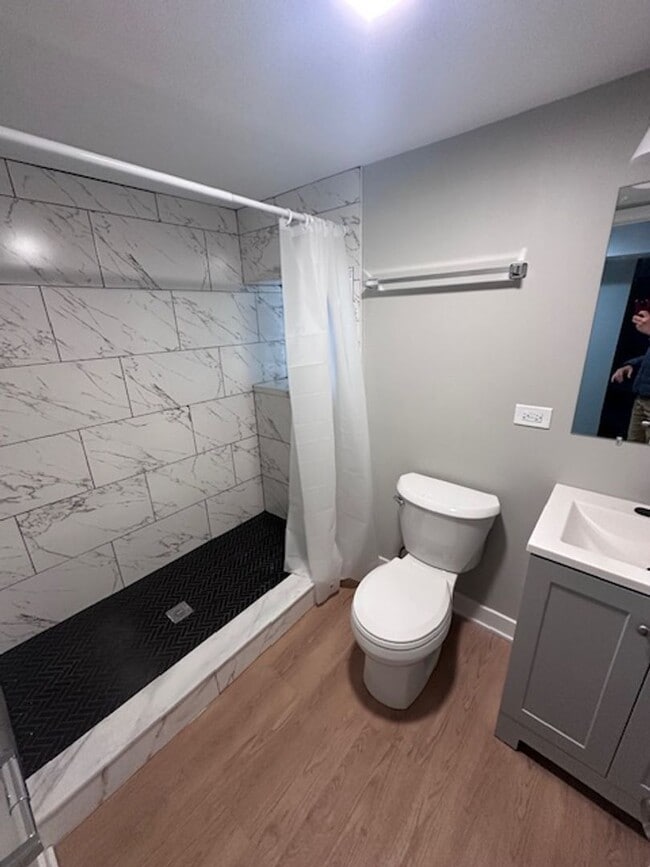 Building Photo - Clearing single family for rent