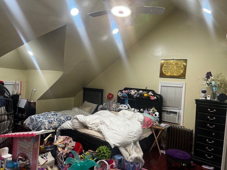 Building Photo - 16134 84th Ave