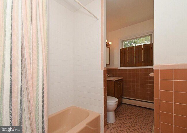 Building Photo - 559 General Muhlenberg Rd