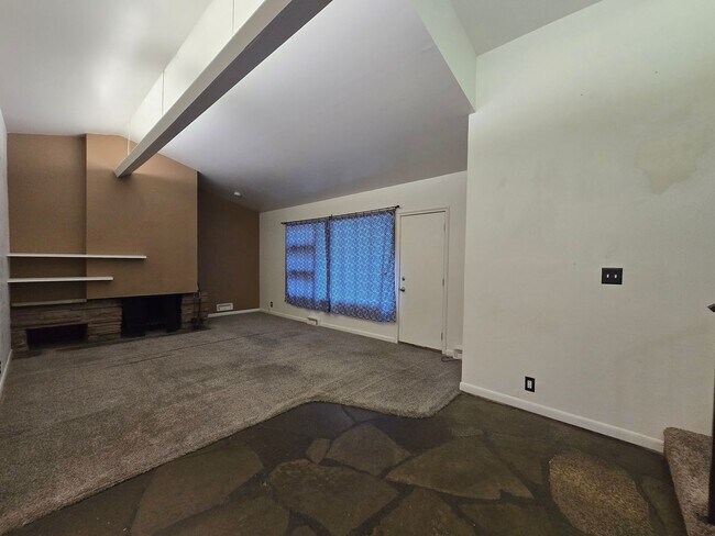 Building Photo - 3232 Poly Dr