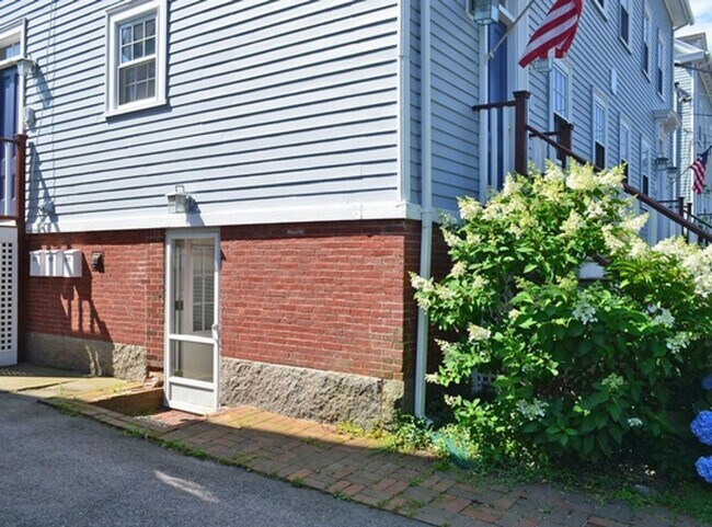 Building Photo - 9 Broadway Ave