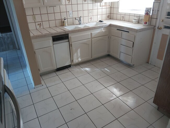 Building Photo - Mathis 8032-36 McKinley