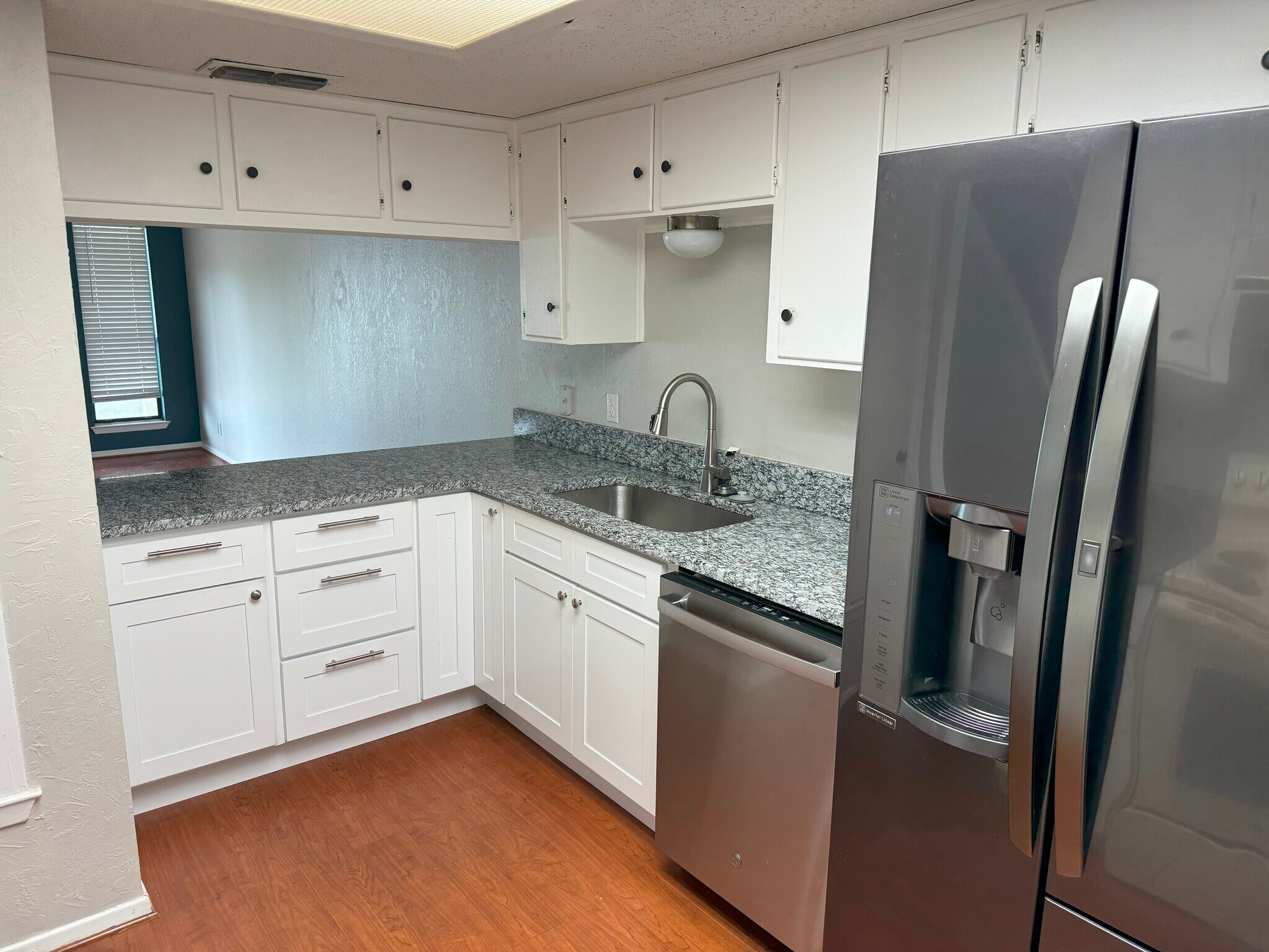 Kitchen - 6333 Kelly Dr