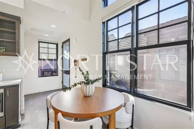 Building Photo - Luxury Living in the Heart of Lake Oswego: Stylish 3-Story Townhouse