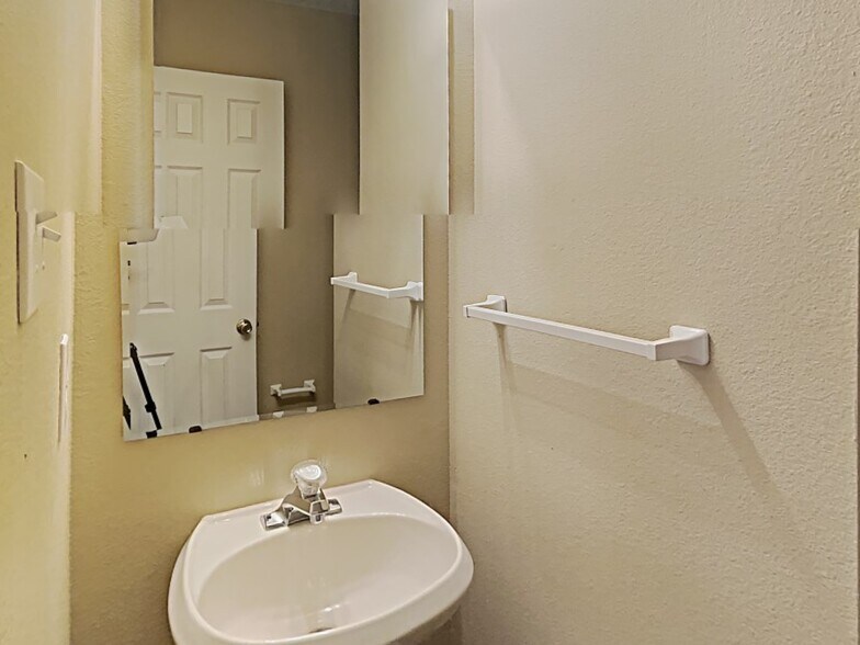 Building Photo - 10099 Weeping Cherry Dr