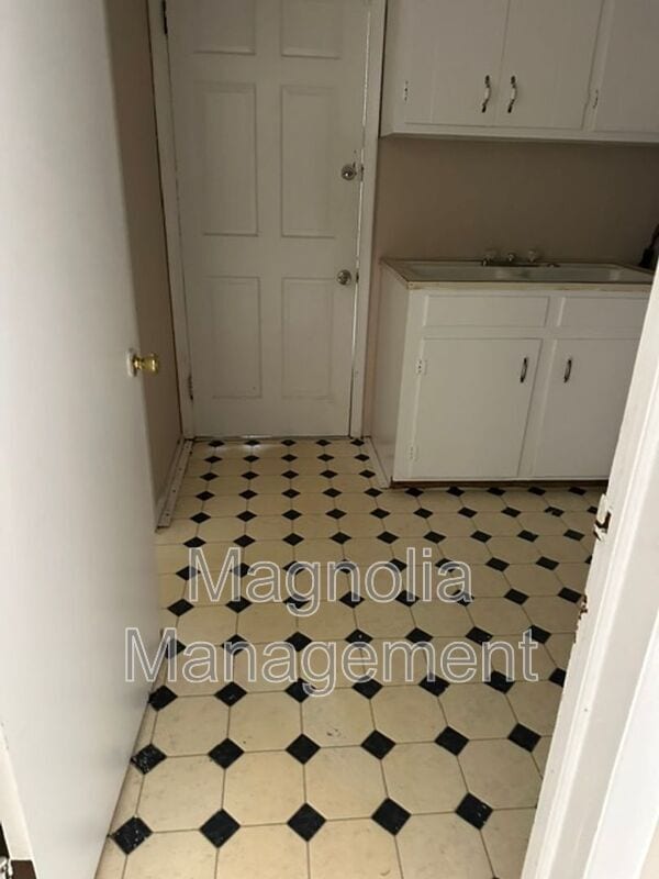 Building Photo - 329 Southall St