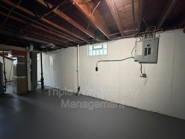 Building Photo - 6801 Knoll Ave