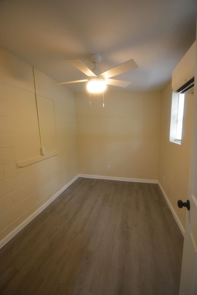 Building Photo - Updated and Charming 3 Bedroom 1.5 Bathroo...