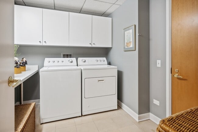 Building Photo - 445 E North Water St