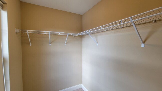 Building Photo - STUNNING LUXURY TOWNHOME 3 BEDROOM, 2 FULL...