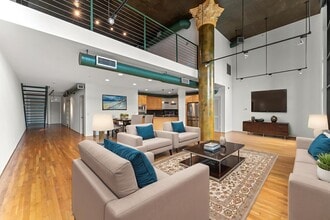 Building Photo - 1005 S Shepherd Dr