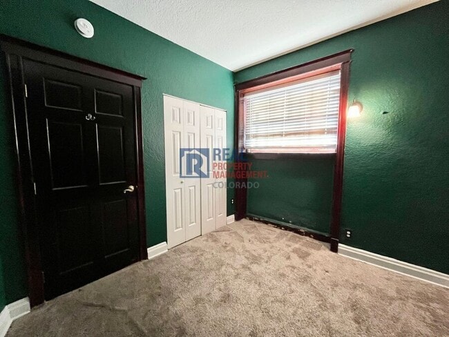 Building Photo - 215 E 11th Ave